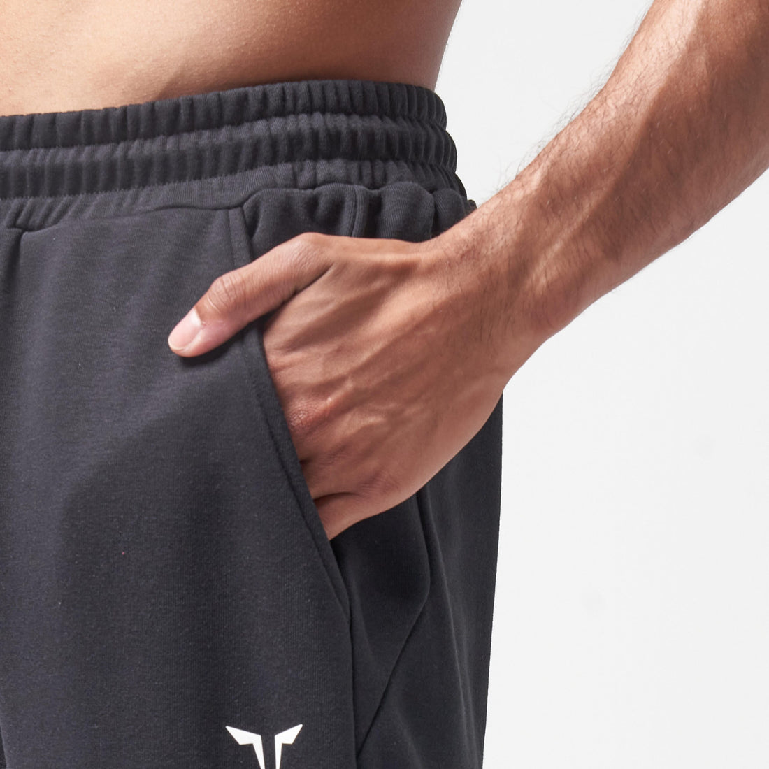 ESSENTIAL JOGGER PANT - BLACK